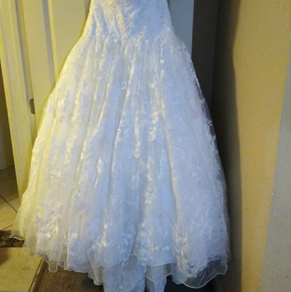 Wedding dress - Picture 4 of 5